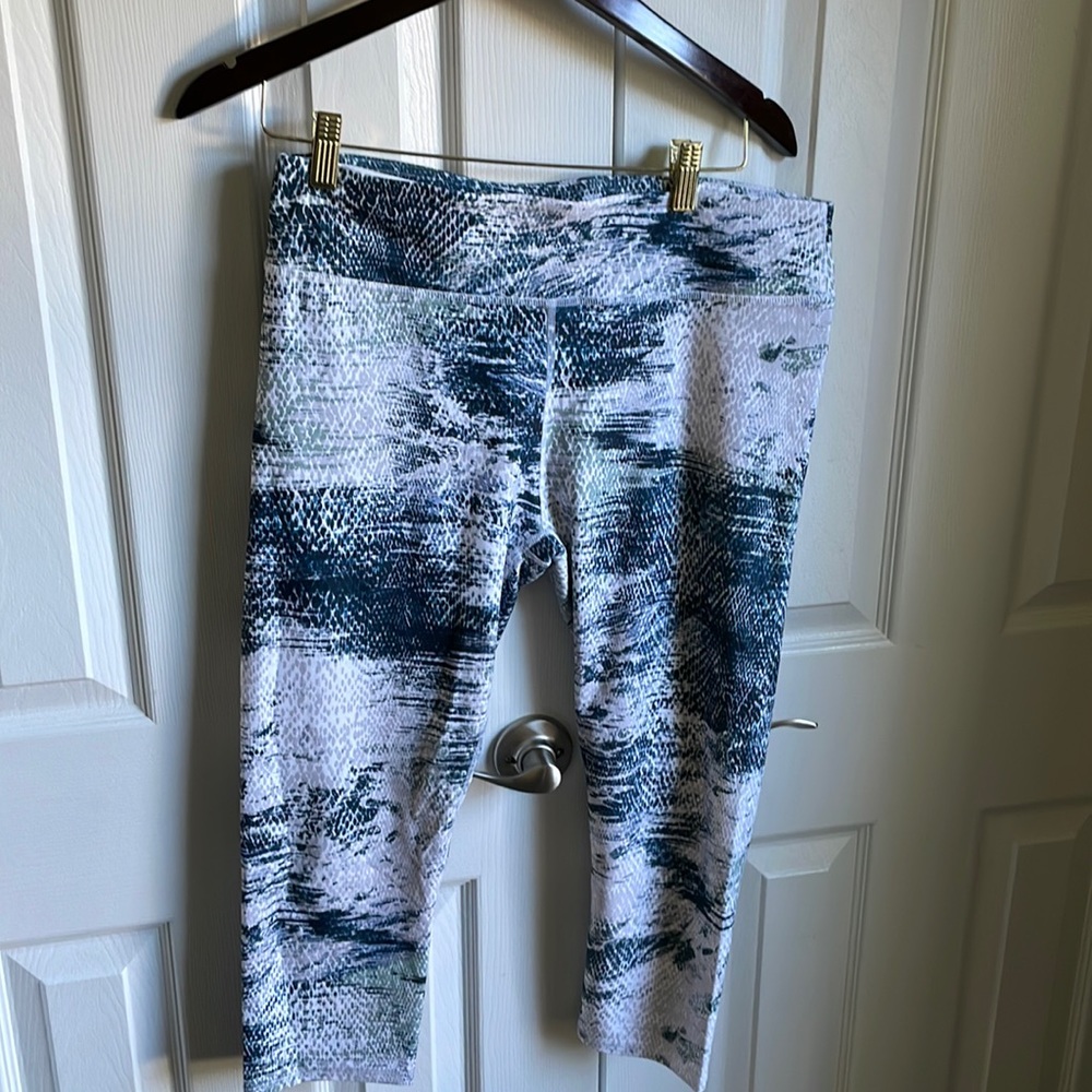 Fabletics snakeskin patterned cropped yoga pants